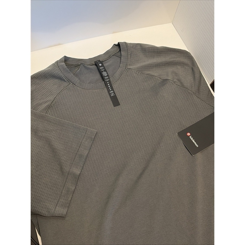 NWT Lululemon Metal Vent T-Shirt Mens Small Black Short Sleeve Brand New